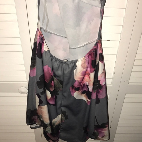 Beautiful dress! - Picture 5 of 6